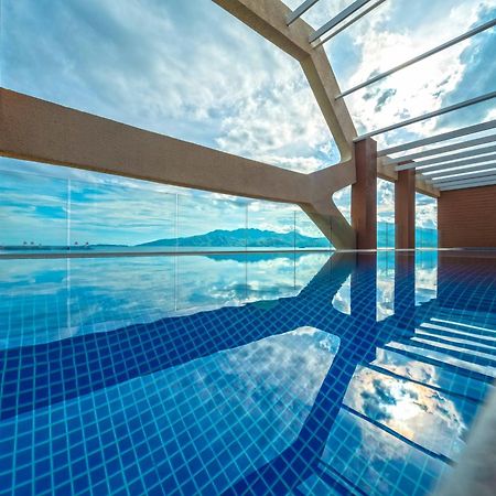 The Aurora Subic Hotel Managed By Hii Олонгапо Экстерьер фото